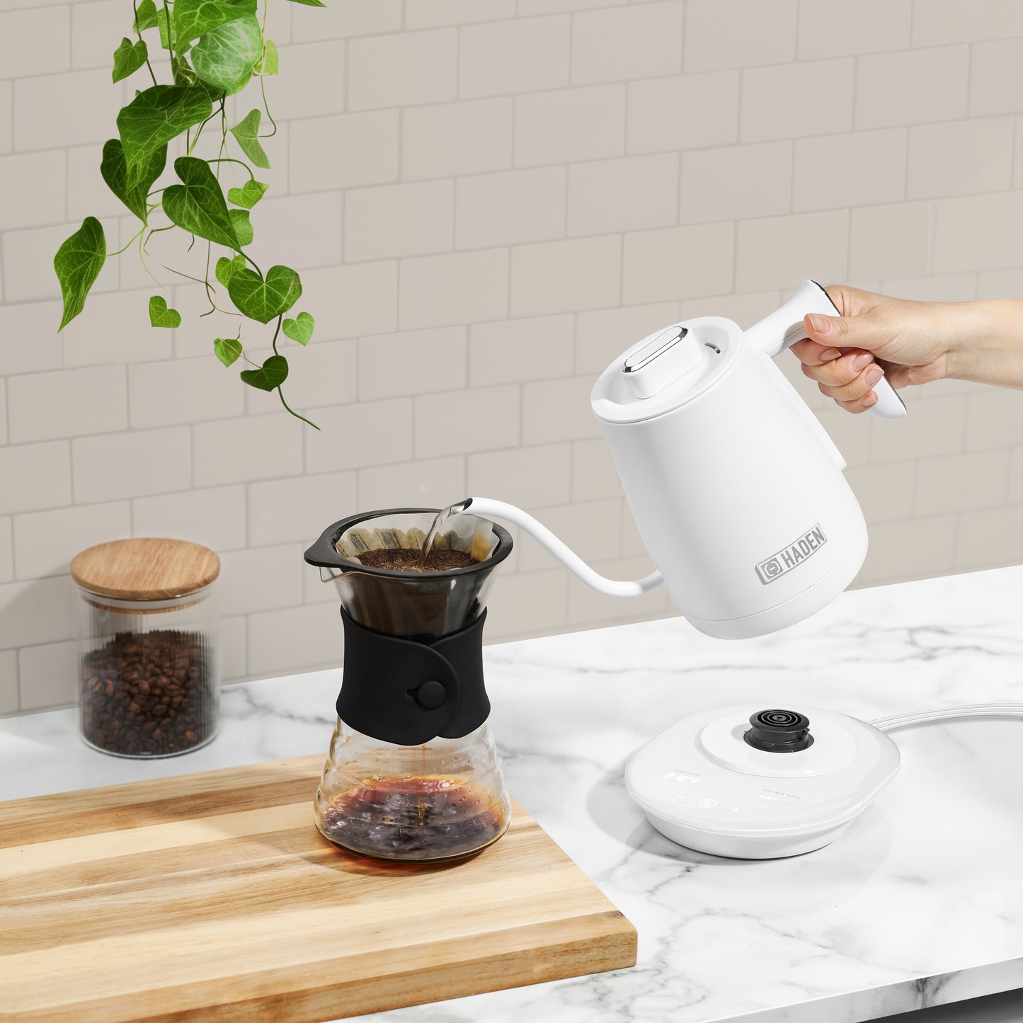 Haden Gooseneck Cordless Electric Kettle Ivory and Chrome