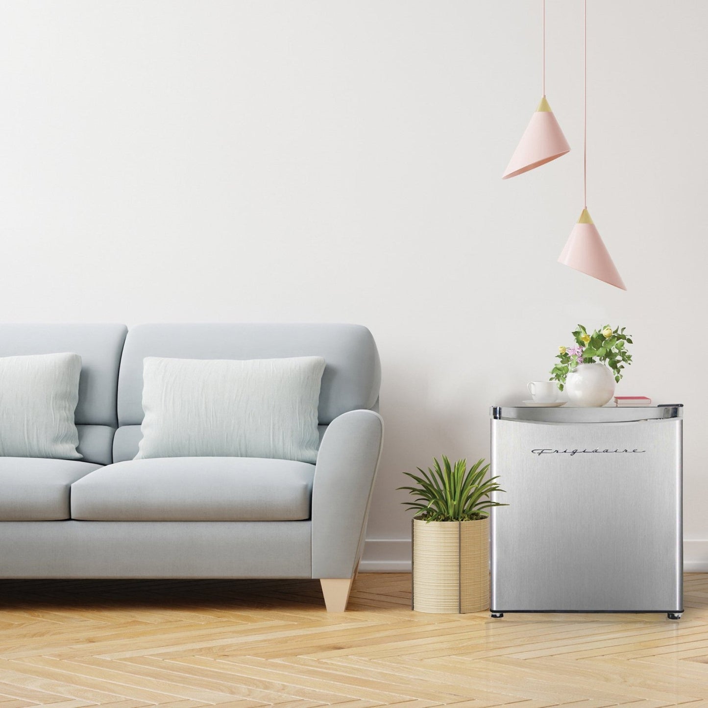 Frigidaire 1.6-cu ft Retro Compact Fridge - Platinum