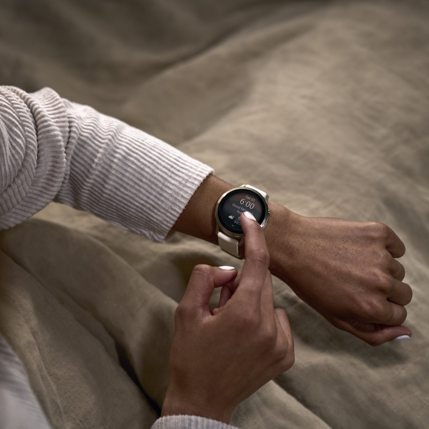 Garmin Venu 4 GPS Smartwatch - 41mm Lunar Gold with Bone Silicone Band and Light Sand Leather Band